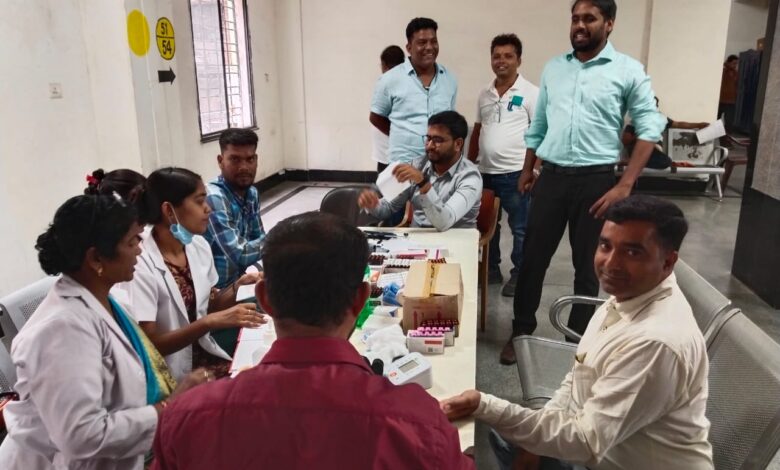 निगम में विश्व उच्च रक्तचाप दिवस पर स्वास्थ्य शिविर का आयुक्त ने किया निरीक्षण