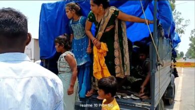 4 पिकअप वाहनो को सवारी ढोते हुए पकड़ा, जुर्माना