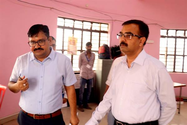 मुख्य निर्वाचन पदाधिकारी श्री राजन ने सीहोर में मतगणना की तैयारियों का लिया जायजा…