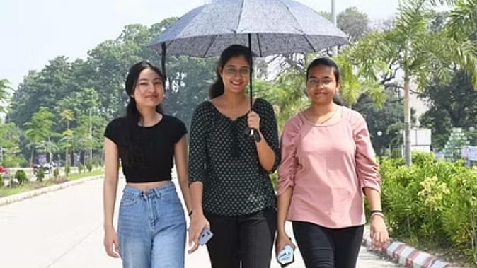 नमी हवाओं का असर खत्म, तेज धूप और भीषण गर्मी से लोग परेशान