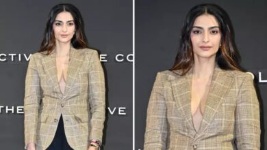 ब्लेजर पहनकर इवेंट में पहुंचीं सोनम कपूर ब्लेजर पहनकर इवेंट में पहुंचीं सोनम कपूर