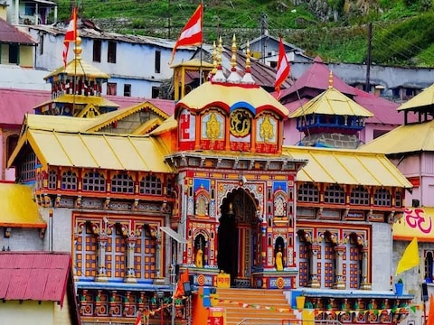 बद्रीनाथ धाम में एकाएक बंद कर दी गईं दुकानें