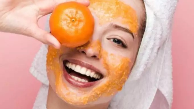 खरबूजे से लेकर पपीते तक, इन फलों से करें फ्रूट फेशियल तैयार