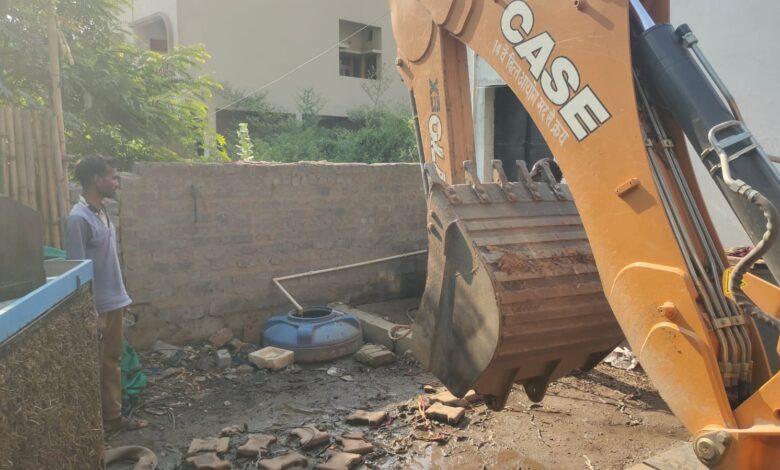 अवंति विहार में शासकीय भूमि पर किये गये अवैध कब्जे को हटाया