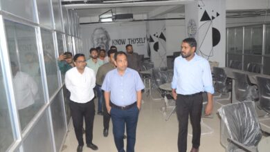 कलेक्टर ने मल्टीलेवल पार्किंग के आरंभ सेंटर का किया निरीक्षण