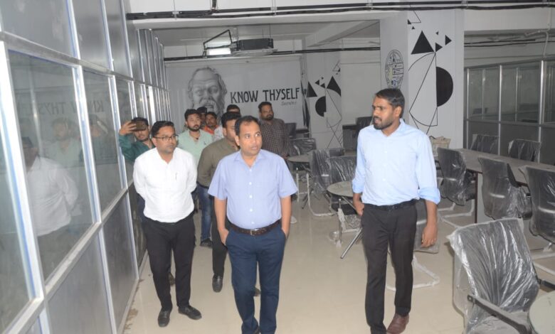 कलेक्टर ने मल्टीलेवल पार्किंग के आरंभ सेंटर का किया निरीक्षण