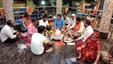 रायपुर भाजपा युवा मोर्चा कार्यकर्ताओं ने बृजमोहन की महाजीत के लिए किया महायज्ञ