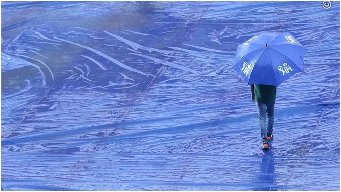 बारिश ने सनराइजर्स हैदराबाद को प्लेऑफ में पहुंचाया