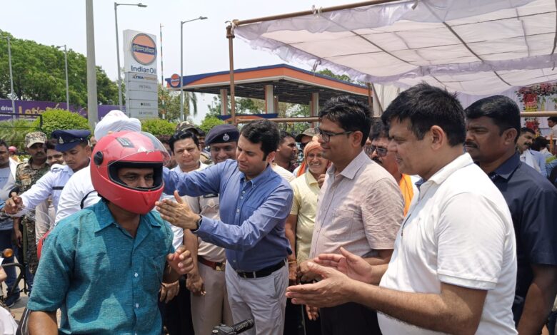 हेलमेट के उपयोग को सामाजिक जिम्मेदारी के रूप में दें बढ़ावा : वित्त मंत्री चौधरी हेलमेट के उपयोग को सामाजिक जिम्मेदारी के रूप में दें बढ़ावा : वित्त मंत्री चौधरी