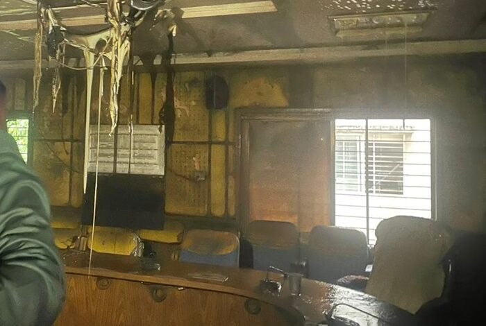 माध्यमिक शिक्षा मंडल की बिल्डिंग में आग, अफरातफरी