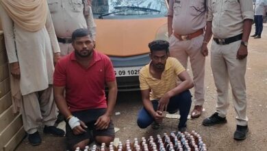 कार से शराब की तस्करी, पकड़े गये आरोपी