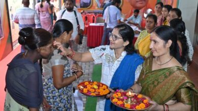 अतिथि देवो भव की परंपरा को निभाते हुए जनदर्शन के लिए जुट रहे आवेदकों का हो रहा स्वागत
