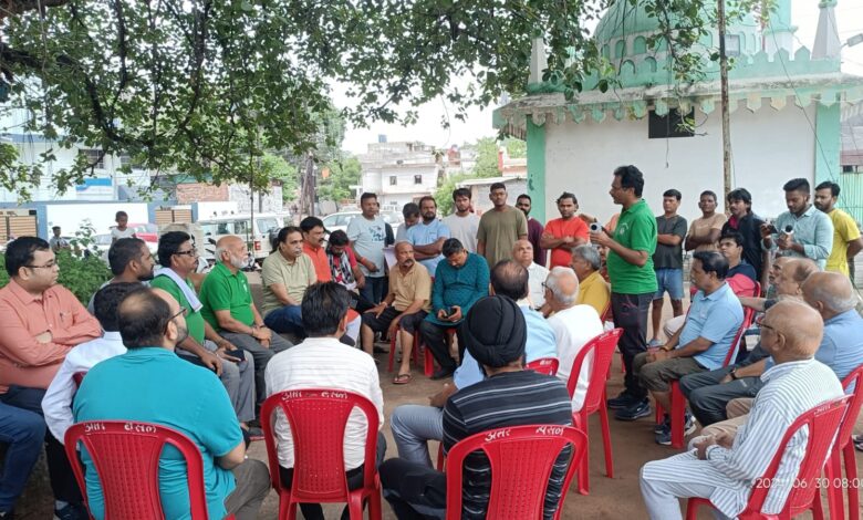 विधायक मूणत निगम आयुक्त एवं वार्ड पार्षद सहित पहुचे करबला तालाब, तालाब के संरक्षण, सौंदर्यीकरण पर की चर्चा