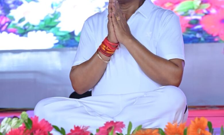 अंतर्राष्ट्रीय योग दिवस पर सामूहिक योगाभ्यास में शामिल हुए सीएम साय