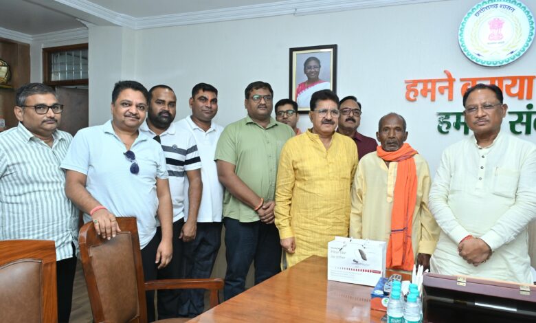 अनेक यात्राएं, साथ गुजारे दिन, राजदूत की सवारी और 90 के दशक के पुराने किस्से-कहानियों पर जमकर हुई बात