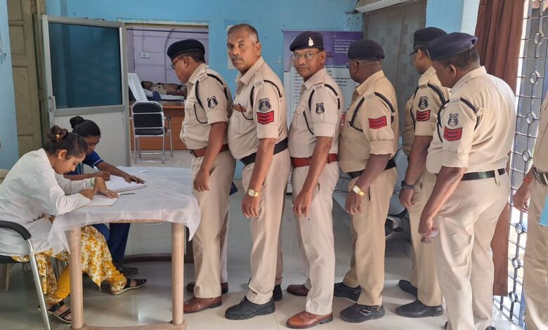 चेतना अभियान : पुलिस स्टाफ़ और परिजन के लिए स्वास्थ्य परीक्षण शिविर चेतना अभियान : पुलिस स्टाफ़ और परिजन के लिए स्वास्थ्य परीक्षण शिविर