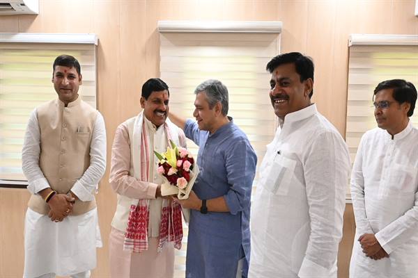 मुख्यमंत्री डॉ. यादव की नवनियुक्त केंद्रीय मंत्रियों से सौजन्य भेंट..