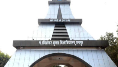 पं. रविशंकर शुक्ल यूनिवर्सिटी ‌द्वारा अनमोल ज्वेलर्स एवं रत्न केंद्र में डायमंड जेम्स ज्वेलरी के छात्रों को प्रशिक्षण प्रदान किया गया