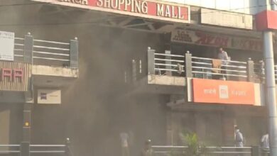 रायपुर के लालगंगा शॉपिंग मॉल में लगी आग: पुरे कॉम्प्लेक्स में भरा धुँआ… रायपुर के लालगंगा शॉपिंग मॉल में लगी आग: पुरे कॉम्प्लेक्स में भरा धुँआ…
