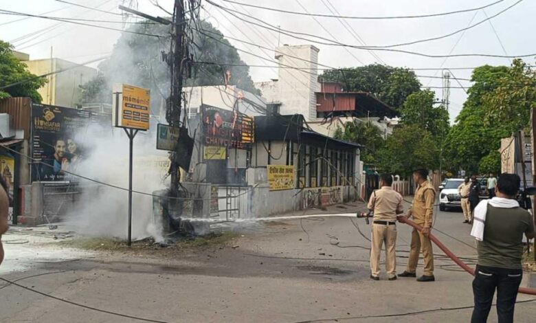 रायपुर में भीषण गर्मी से ट्रांसफार्मर में लगी आग