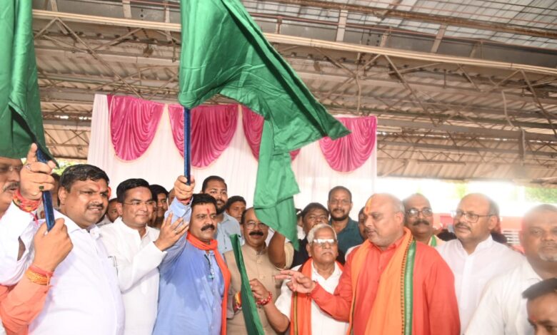 अयोध्या धाम के लिए 850 तीर्थयात्री दुर्ग से स्पेशल ट्रेन से हुए रवाना