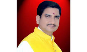 तोखन साहू लाख वोटों के अंतर से जीत की ओर अग्रसर