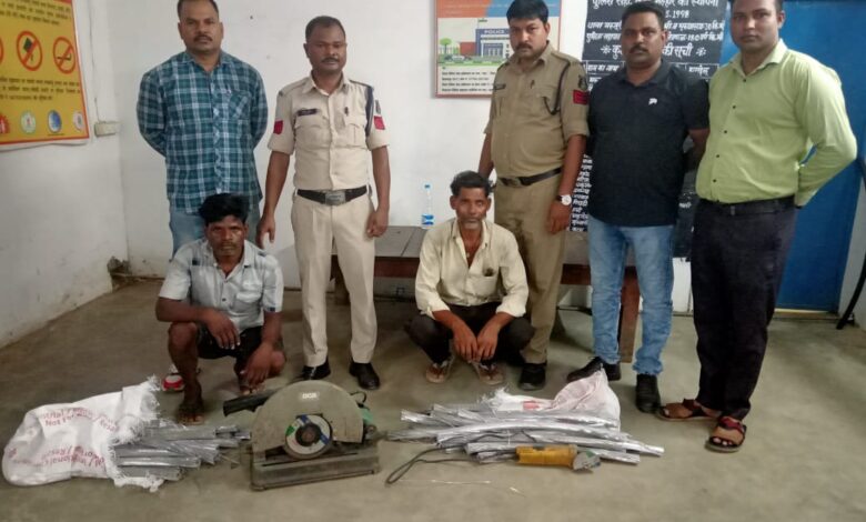 अवैध कबाड़ के कारोबार पर पुलिस का प्रहार