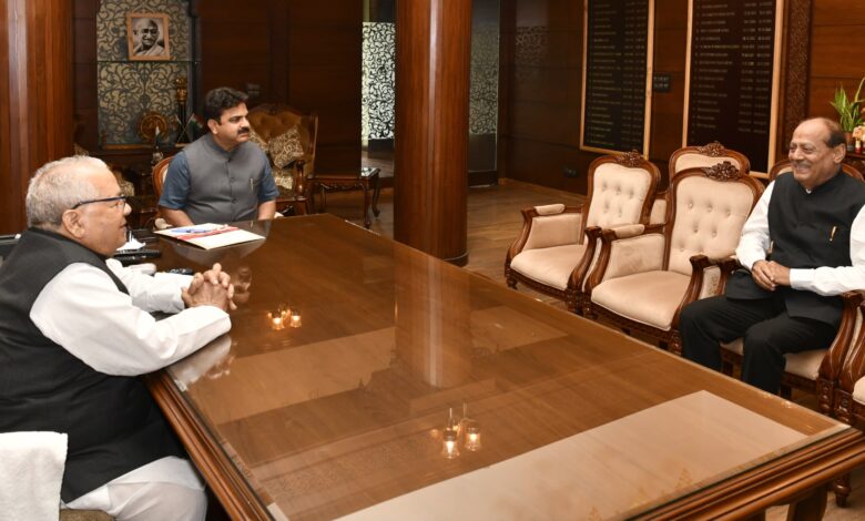 राज्यपाल श्री मिश्र से मानवाधिकार आयोग के अध्यक्ष की शिष्टाचार भेंट