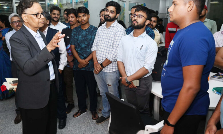 16वें वित्त आयोग के प्रतिनिधि मंडल ने देर रात पहुंचकर नालंदा परिसर का किया अवलोकन