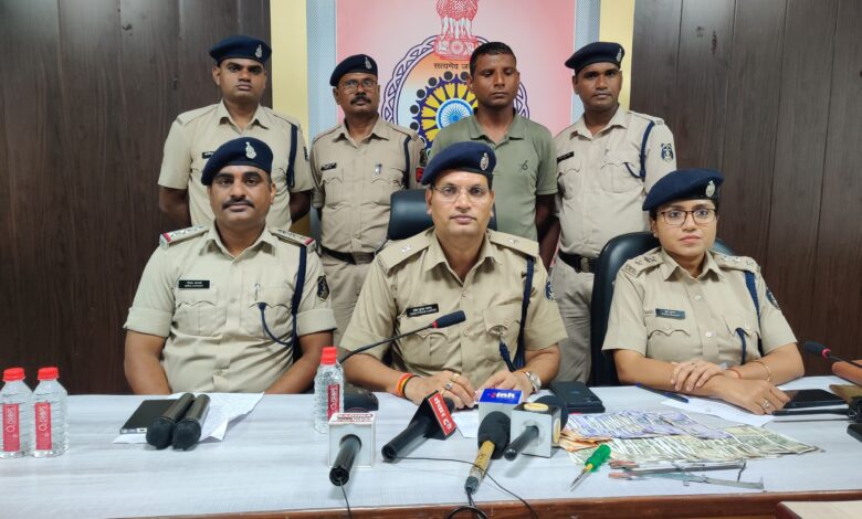 एटीएम में पट्टी फसाकर पैसा चोरी, आरोपी गिरफ्तार एटीएम में पट्टी फसाकर पैसा चोरी, आरोपी गिरफ्तार