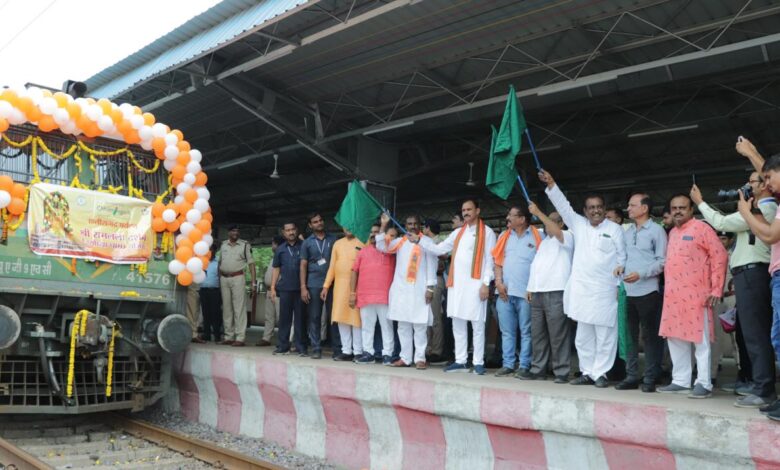 अयोध्या धाम के लिए 850 तीर्थयात्री रायपुर से स्पेशल ट्रेन से हुए रवाना