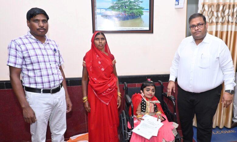 दिव्यांग संतेाषी की खुशी हुई दोगुनी