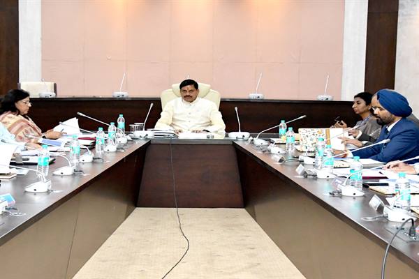 स्व-सहायता समूह, कुटीर व ग्रामोद्योग तथा मध्यम उद्यम को प्रोत्साहित करने बैंक अपनाएं सहयोगी प्रवृत्ति : मुख्यमंत्री डॉ. यादव