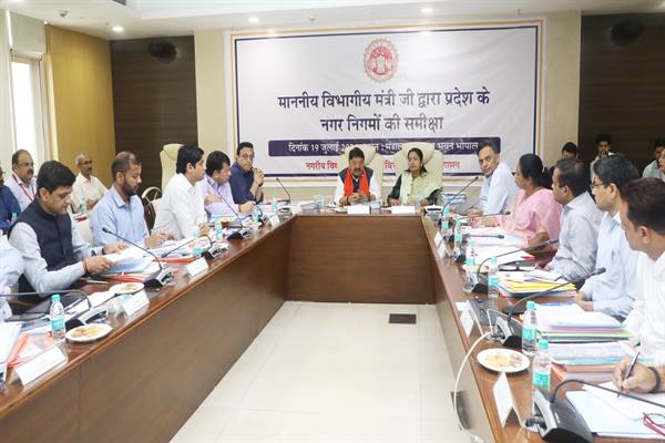 आय को बढ़ाकर “आत्मनिर्भर नगर निगम” बनाना सरकार की प्राथमिकता : मंत्री विजयवर्गीय