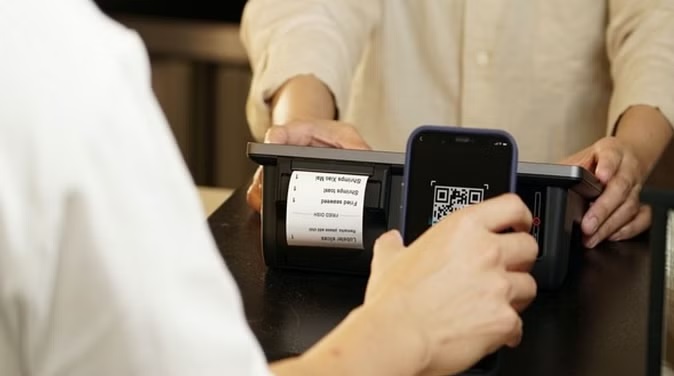 पेरिस में यूपीआई सेवा शुरू, भारतीय राजदूत ने किया भुगतान पेरिस में यूपीआई सेवा शुरू, भारतीय राजदूत ने किया भुगतान