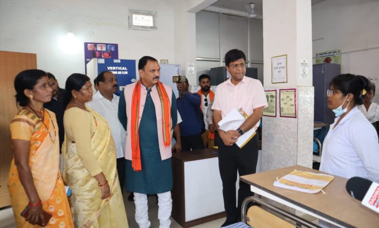 स्वास्थ्य मंत्री जायसवाल ने जशपुर जिला चिकित्सालय का किया निरीक्षण