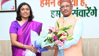 रेलवे के महाप्रबंधक नीनु इटियेरा ने मुख्यमंत्री से की भेंट रेलवे के महाप्रबंधक नीनु इटियेरा ने मुख्यमंत्री से की भेंट