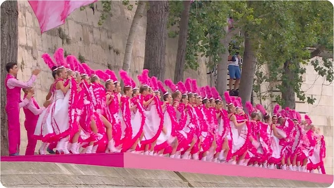 सीन नदी पर रंगारंग कार्यक्रम के साथ ओलंपिक का आगाज