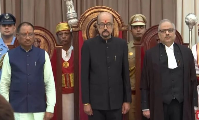 नवनियुक्त 10वें राज्यपाल रमेन डेका ने ली शपथ नवनियुक्त 10वें राज्यपाल रमेन डेका ने ली शपथ