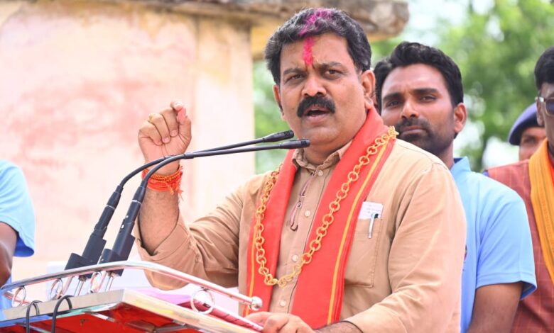 उपमुख्यमंत्री ने नेउर गांव खुर्द में मिनी स्टेडियम बनाने की घोषणा की उपमुख्यमंत्री ने नेउर गांव खुर्द में मिनी स्टेडियम बनाने की घोषणा की