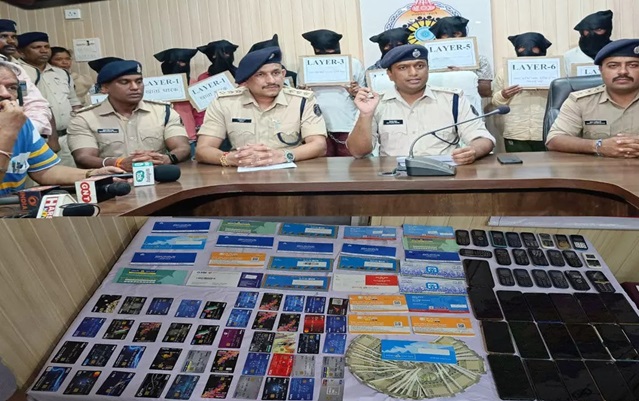 75 लाख की ठगी मामले में बिहार में रेड, 14 आरोपी गिरफ्तार 75 लाख की ठगी मामले में बिहार में रेड, 14 आरोपी गिरफ्तार