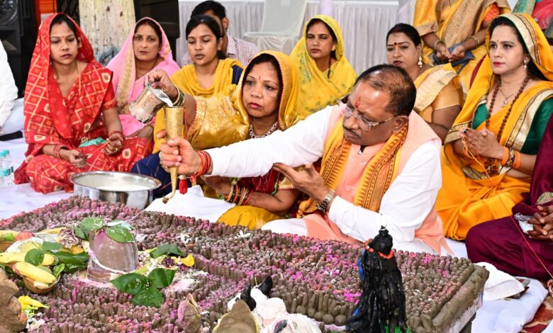 CM साय ने निवास में सपरिवार किया शिव रूद्रामहाभिषेक