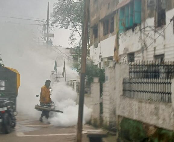 वार्डो में एंटी लार्वा ट्रीटमेंट और फाॅगिंग अभियान जारी