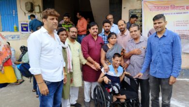 जनसमस्या निराकरण पखवाडा : दिव्यांग बालक को मिला व्हील चेयर