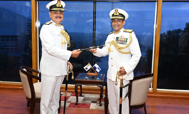 सीआर प्रवीण नायर ने भारतीय नौसेना अकादमी के कमांडेंट का संभाला पदभार सीआर प्रवीण नायर ने भारतीय नौसेना अकादमी के कमांडेंट का संभाला पदभार