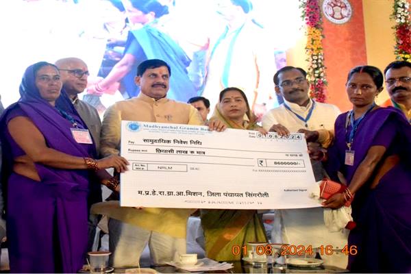 बहनों के सशक्तिकरण के लिए सरकार कृत-संकल्पित है: मुख्यमंत्री डॉ. यादव बहनों के सशक्तिकरण के लिए सरकार कृत-संकल्पित है: मुख्यमंत्री डॉ. यादव