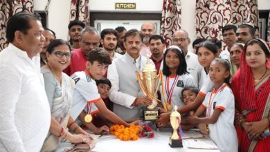 वाल-वाल खेल स्पर्धा में अन्तर्राष्ट्रीय स्तर पर ट्राफी जीतने वाले खिलाड़ियों ने उप मुख्यमंत्री से की भेंट