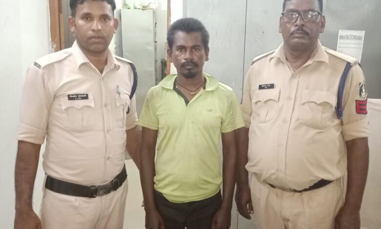 अवैध शराब पर कोचिए पर पुलिस का प्रहार