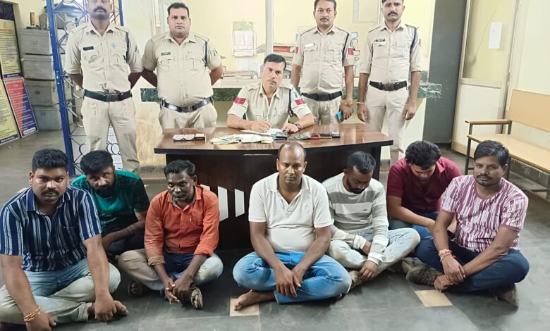 जिला बदर का आरोपी चढ़ा पुलिस के हत्थे