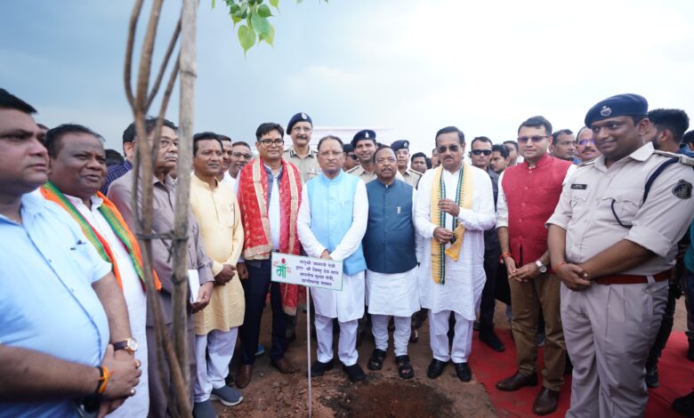 मुख्यमंत्री देव साय ने “एक पेड़ मां के नाम” अभियान के तहत किया वृक्षारोपण